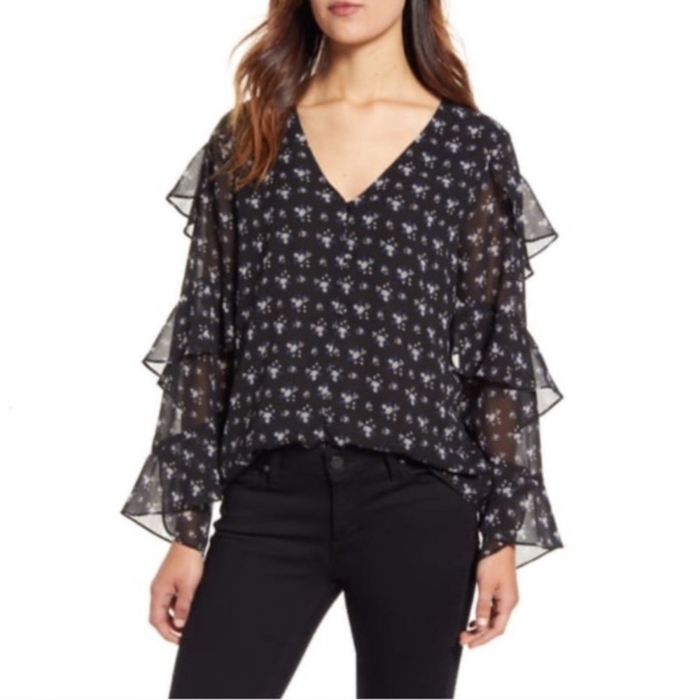 NWOT Vince Camuto Flutter Sleeve Floral Blouse